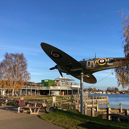 Tattershall Lakes Pet Friendly Hot Tub Breaks Hotel Exterior photo